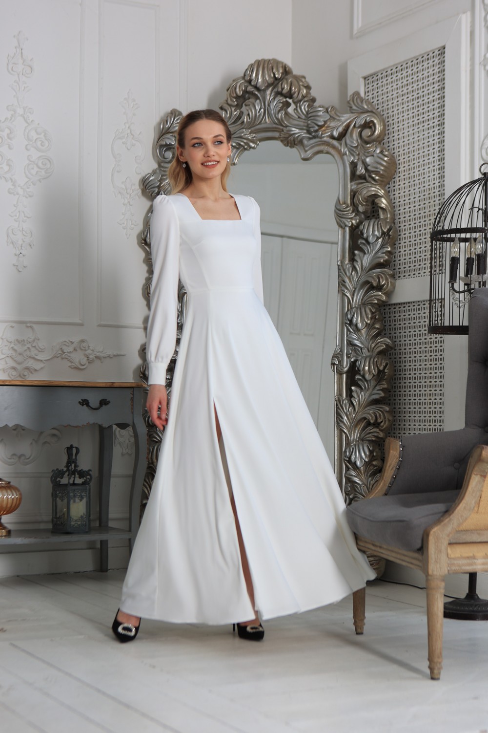 Свадебное платье-макси с  вырезом каре  - фото
